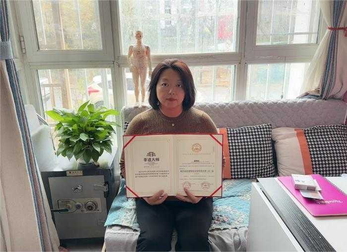 非遗大师崔艳红：以爱与坚持点亮中医之光